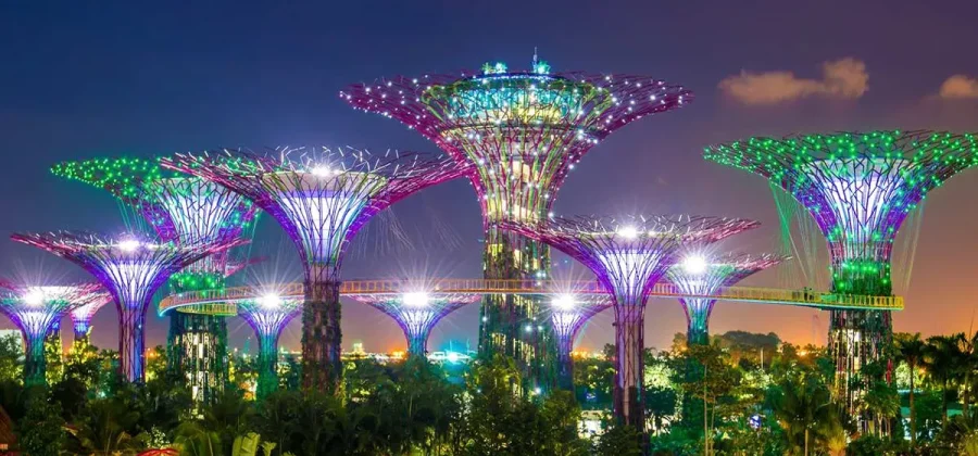 （Gardens by the Bay）